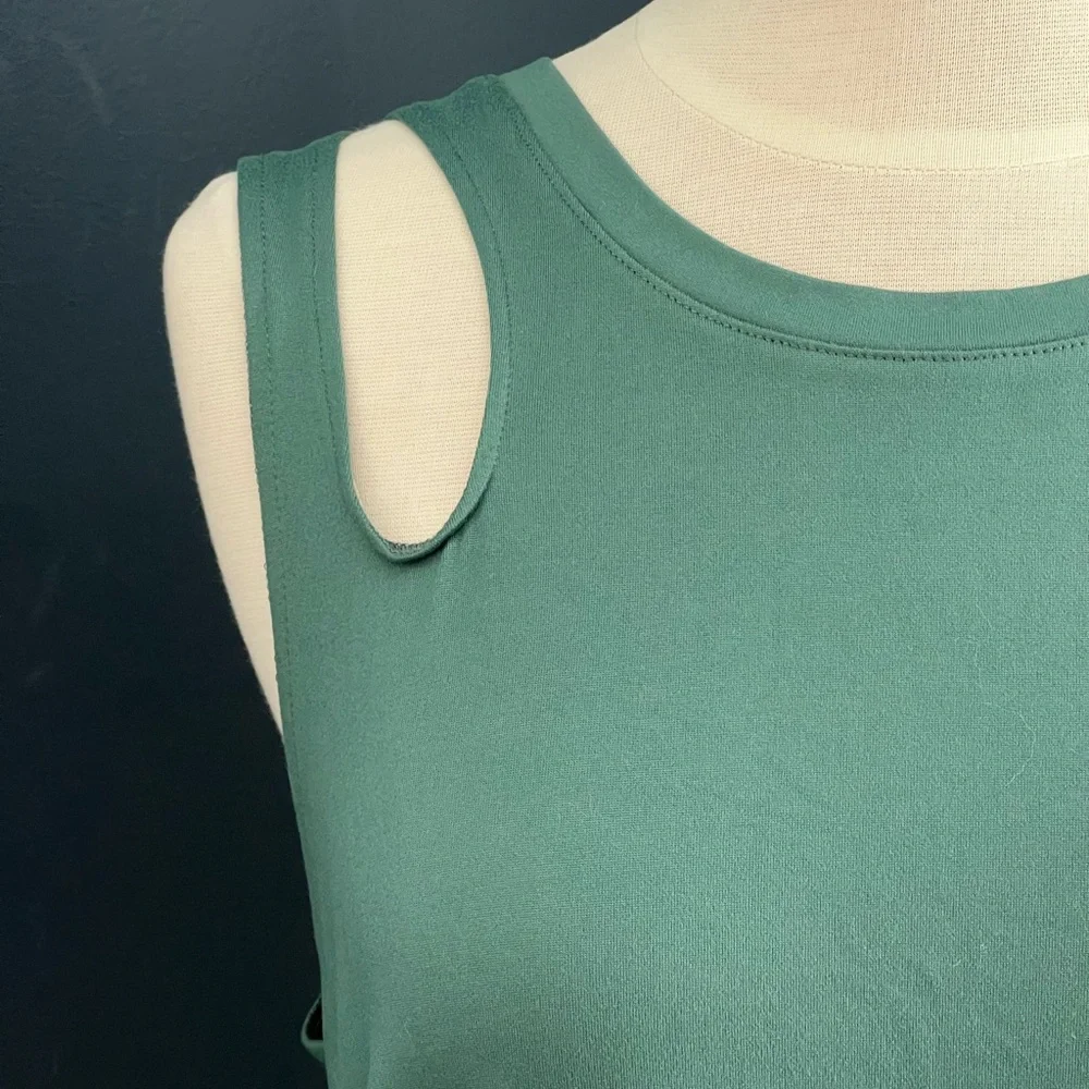 Balance Collection Women’s Teal Cutout Athletic Tank Top Medium - Picture 2 of 8